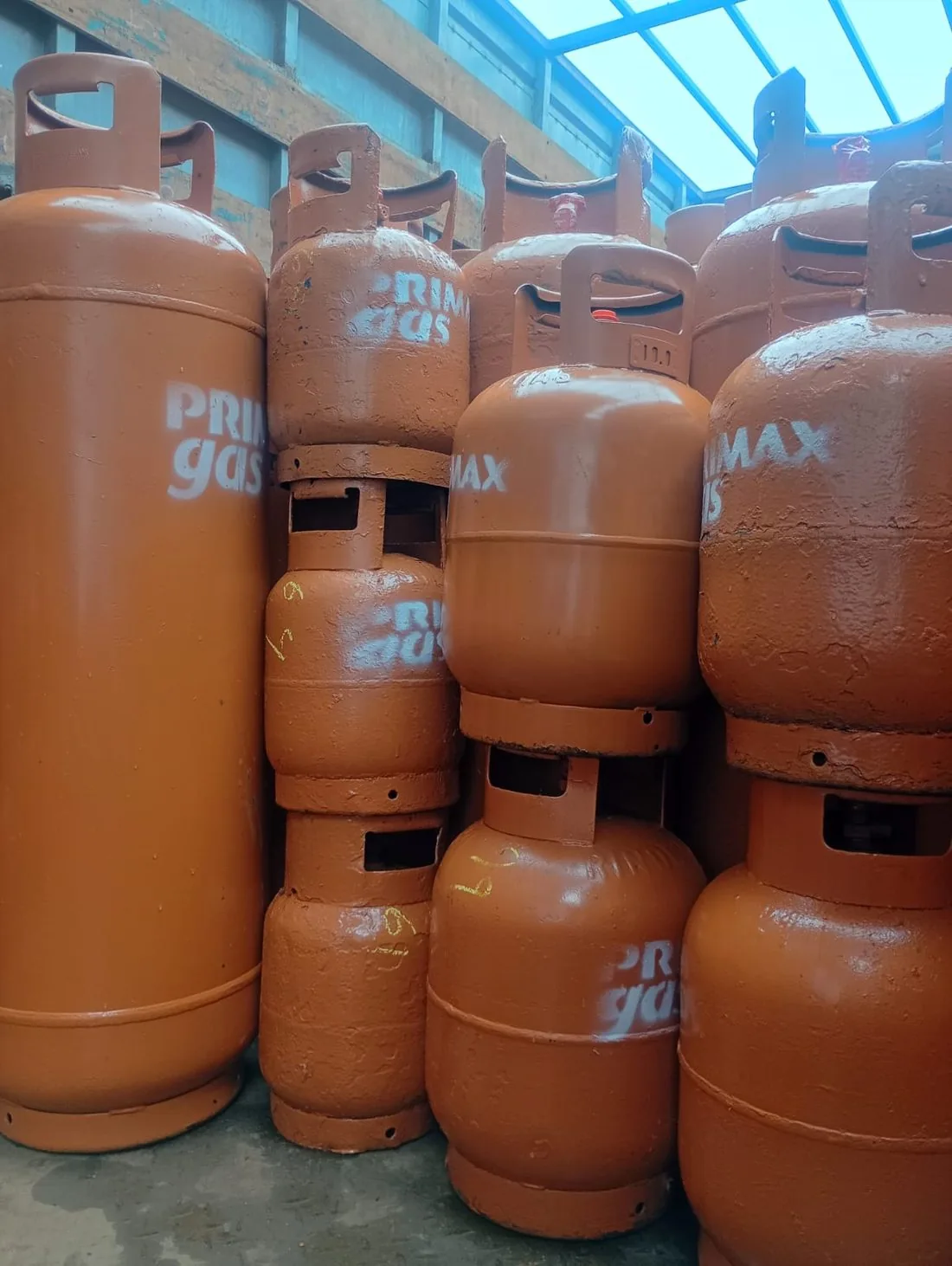 Balones de gas Primax en el almacén de Surco